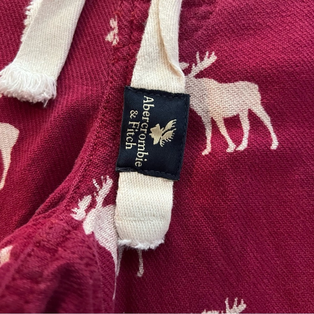 Abercrombie & Fitch Men’s  Size Med. Shorts in cranberry with cream Moose, - Picture 8 of 9
